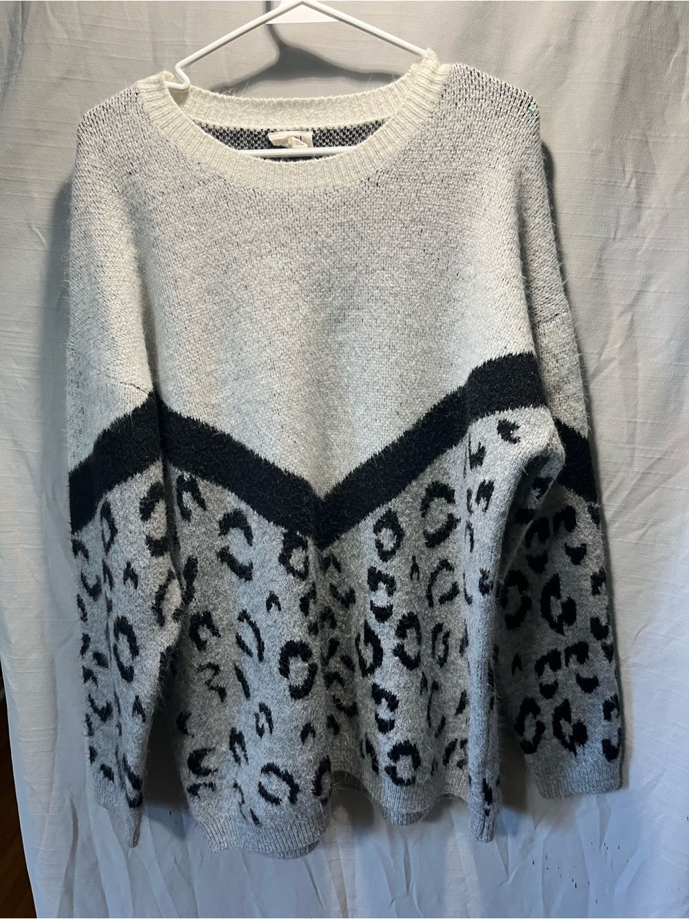 Bibi large Gray Chevron Leopard-Print Crewneck Sweater